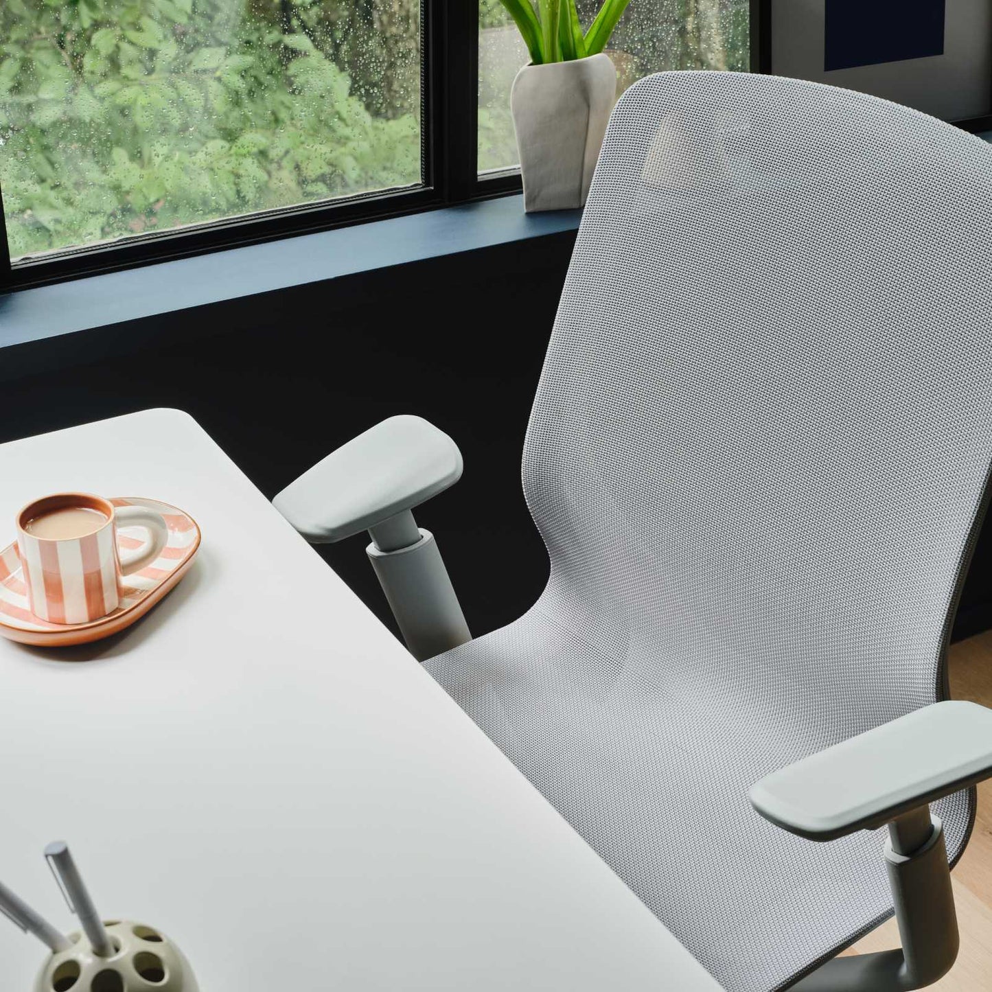 Open Box - Aire Chair