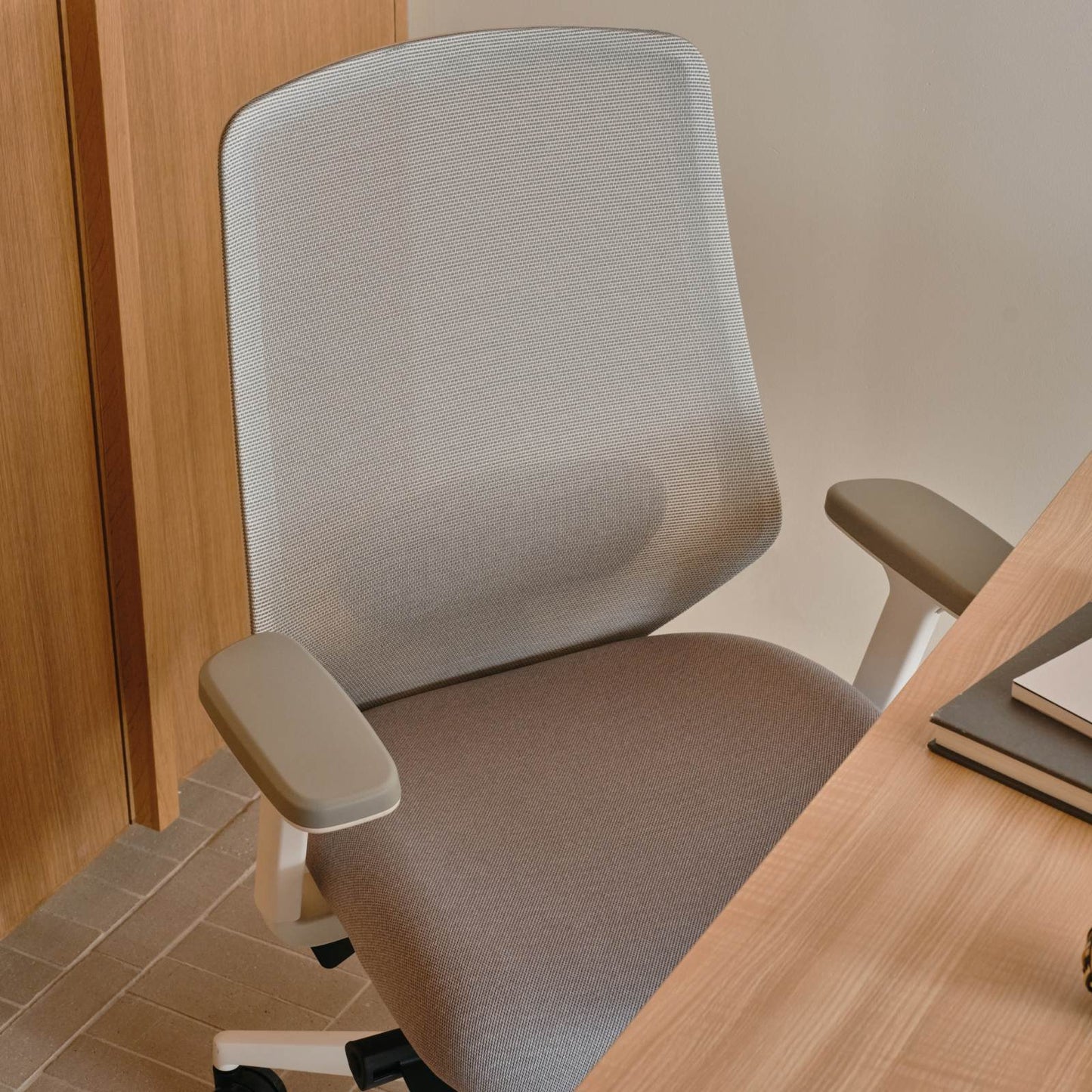 Open Box - Ergonomic Chair Pro